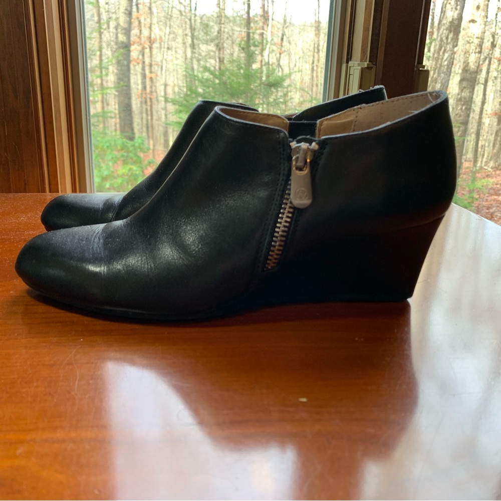 Andrienne Vittadini ankle booties